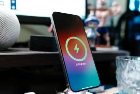 溧水苹果15换屏服务分享用什么充电器给iPhone15充电更好 